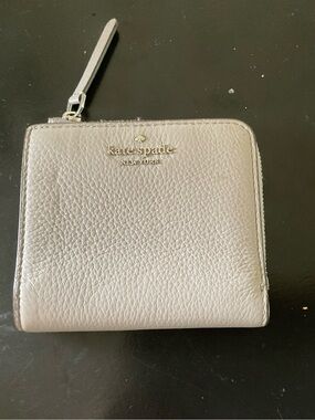 kate spade Small Pebbled Leather Zip Wallet in Taupe
